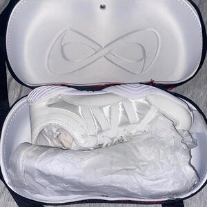 Nfinity Evolution 6 Cheer Shoes new with Case